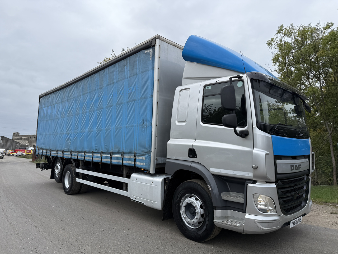 2015 DAF CF 330 Curtainside Truck - Curtainsider truck: picture 4 2015 DAF CF 330 Curtainside Truck - Curtainsider truck: picture 4