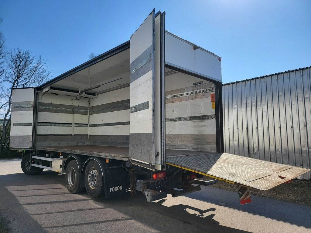 Volvo FM410 6X2 CARRIER SIDEOPENING - Refrigerator truck: picture 3 Volvo FM410 6X2 CARRIER SIDEOPENING - Refrigerator truck: picture 3