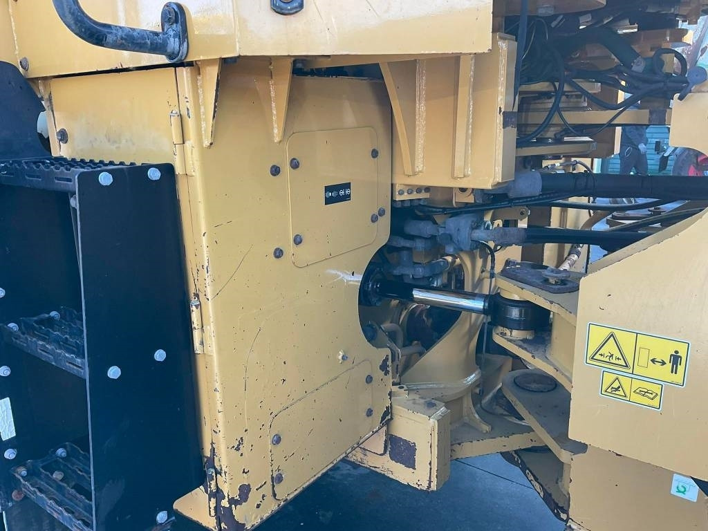 Wheel loader CAT 966K XE: picture 9