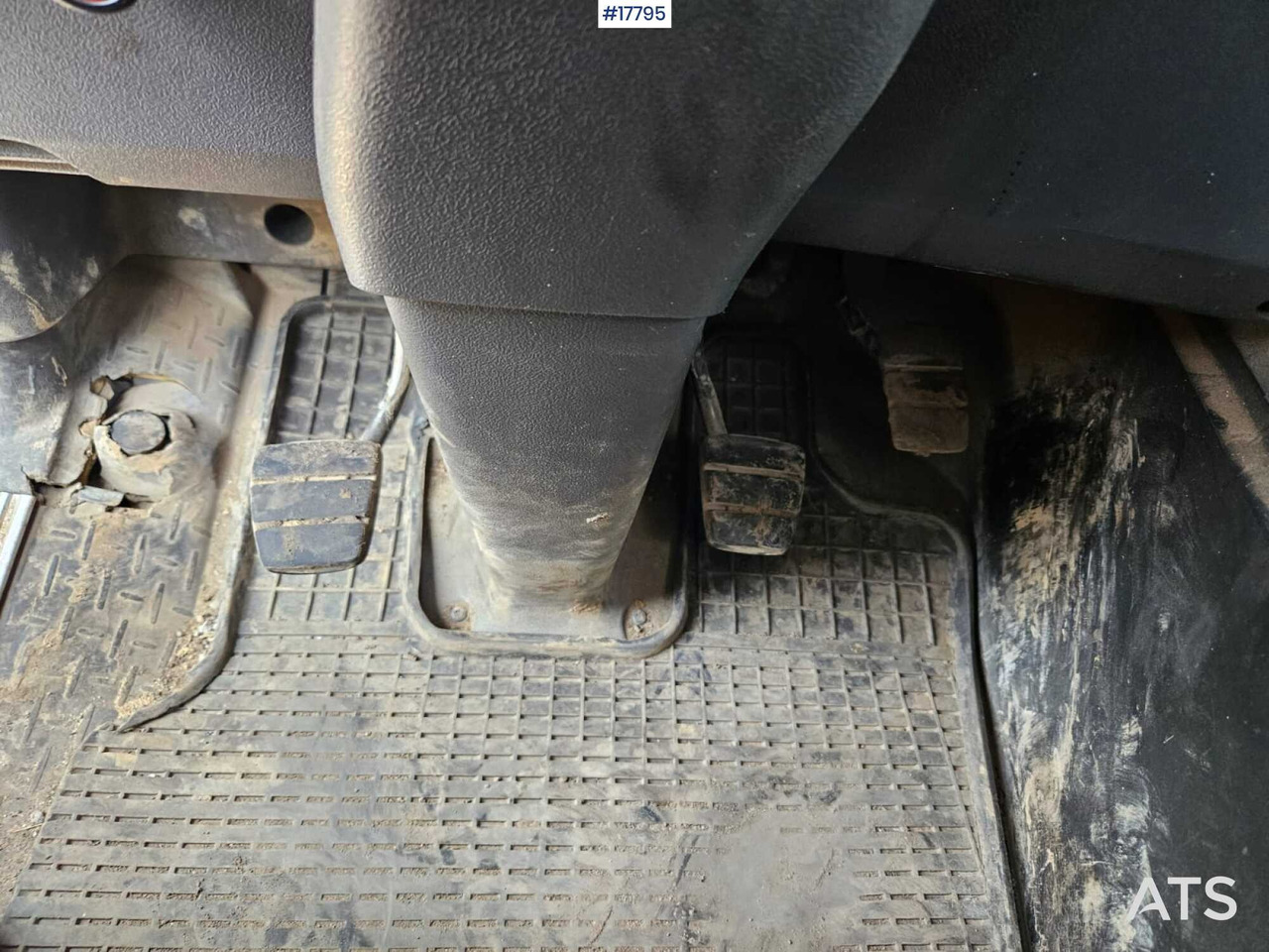 Dropside/ Flatbed truck, Crane truck 2007 Scania P 340: picture 20