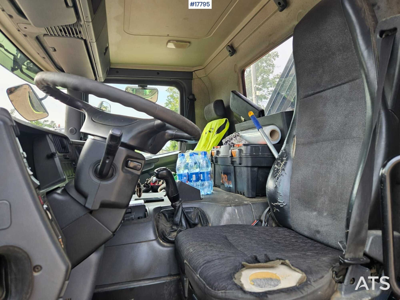 Dropside/ Flatbed truck, Crane truck 2007 Scania P 340: picture 17