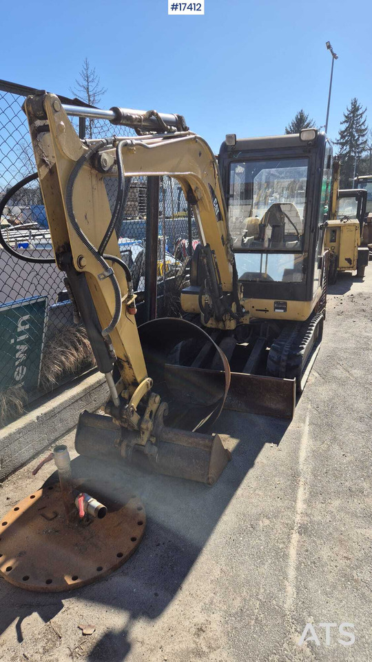 Mini excavator CATERPILLAR 302.5 (2004) two buckets, quick couplers. - Mini excavator: picture 4 Mini excavator CATERPILLAR 302.5 (2004) two buckets, quick couplers. - Mini excavator: picture 4
