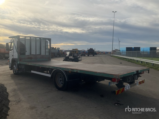 2002 Volvo FM280 4x2 Sleeper Flatbed Truck - Dropside/ Flatbed truck: picture 4 2002 Volvo FM280 4x2 Sleeper Flatbed Truck - Dropside/ Flatbed truck: picture 4