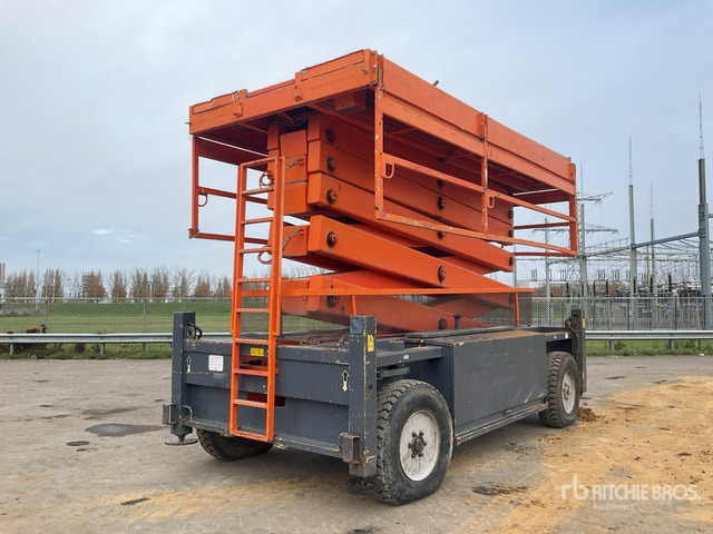 2007 JLG 245-25 4x4 Diesel Scissor Lift - Scissor lift: picture 1 2007 JLG 245-25 4x4 Diesel Scissor Lift - Scissor lift: picture 1