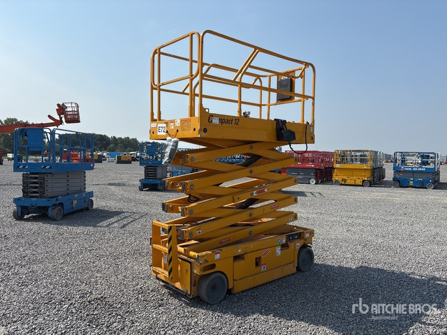 2014 Haulotte Compact 12 Electric Scissor Lift - Scissor lift: picture 3 2014 Haulotte Compact 12 Electric Scissor Lift - Scissor lift: picture 3