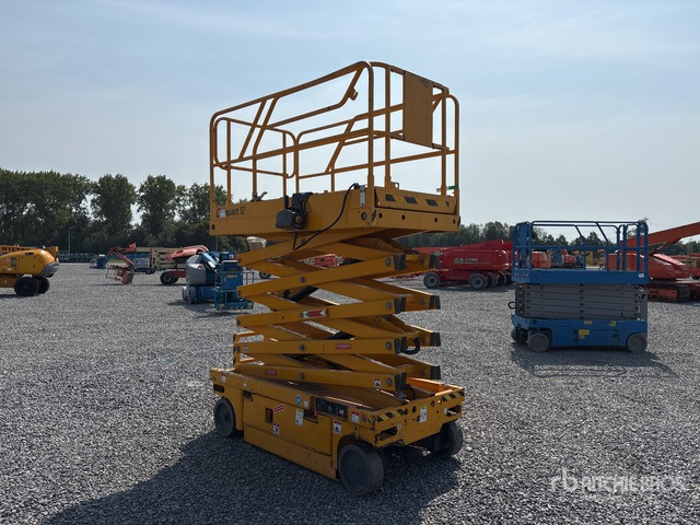 2014 Haulotte Compact 12 Electric Scissor Lift - Scissor lift: picture 4 2014 Haulotte Compact 12 Electric Scissor Lift - Scissor lift: picture 4