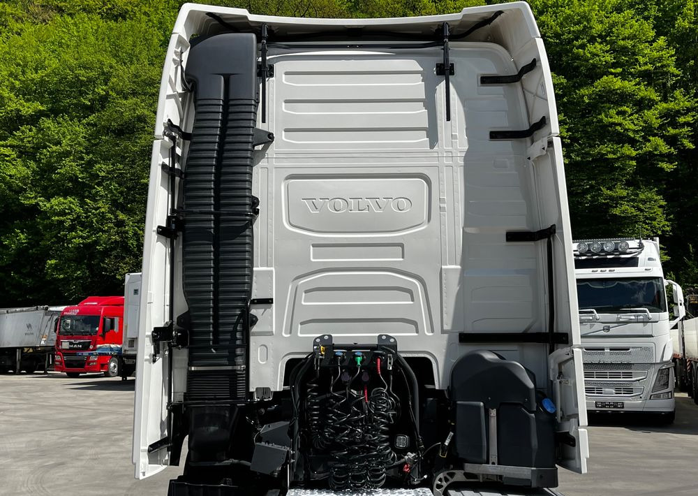 Tractor unit Volvo FH500 // New Face // Low Deck // Full Led // ACC // Globe XL // ParkClima // Zamiana za starszy: picture 17