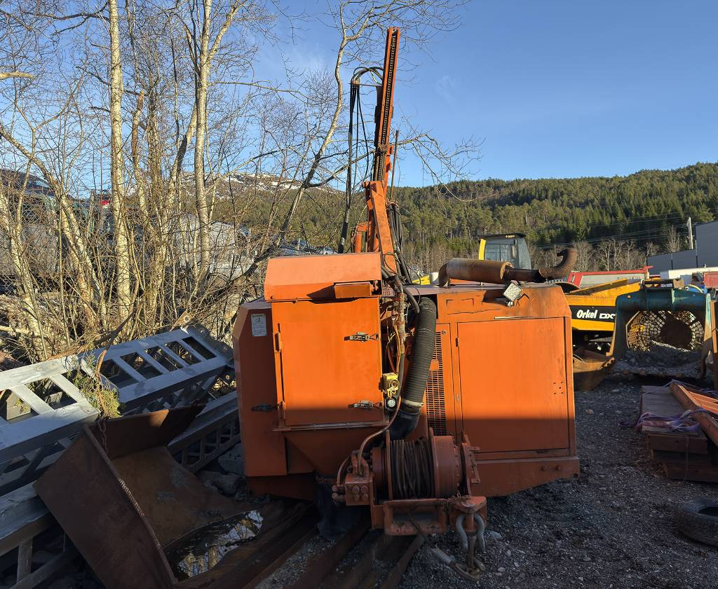 Tamrock Dino 500 - Drilling rig: picture 5 Tamrock Dino 500 - Drilling rig: picture 5