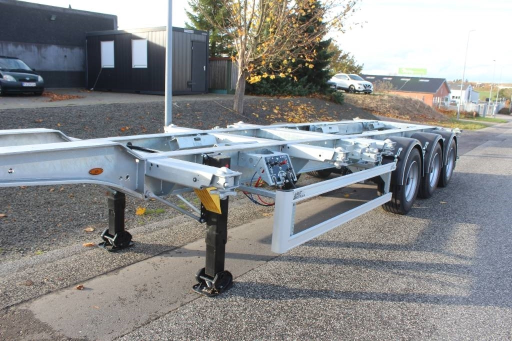 AMT CO310 - Container chassis med udskud i bag - Container transporter/ Swap body semi-trailer: picture 4 AMT CO310 - Container chassis med udskud i bag - Container transporter/ Swap body semi-trailer: picture 4