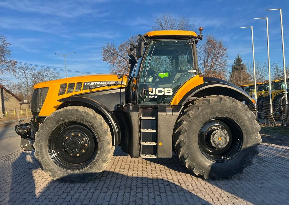 JCB Fastrac 8310 - Farm tractor: picture 2 JCB Fastrac 8310 - Farm tractor: picture 2