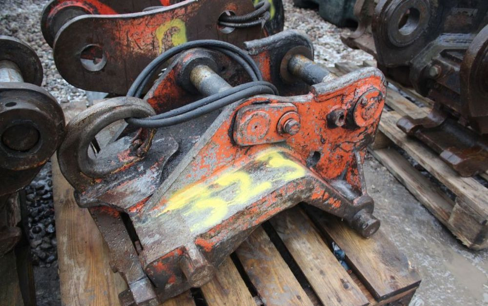 SZYBKO ZŁĄCZĘ DO KOPAREK JCB, CAT, VOLVO, KOMATSU, LIEBHERR I INNYCH - Quick coupler for Construction machinery: picture 1 SZYBKO ZŁĄCZĘ DO KOPAREK JCB, CAT, VOLVO, KOMATSU, LIEBHERR I INNYCH - Quick coupler for Construction machinery: picture 1