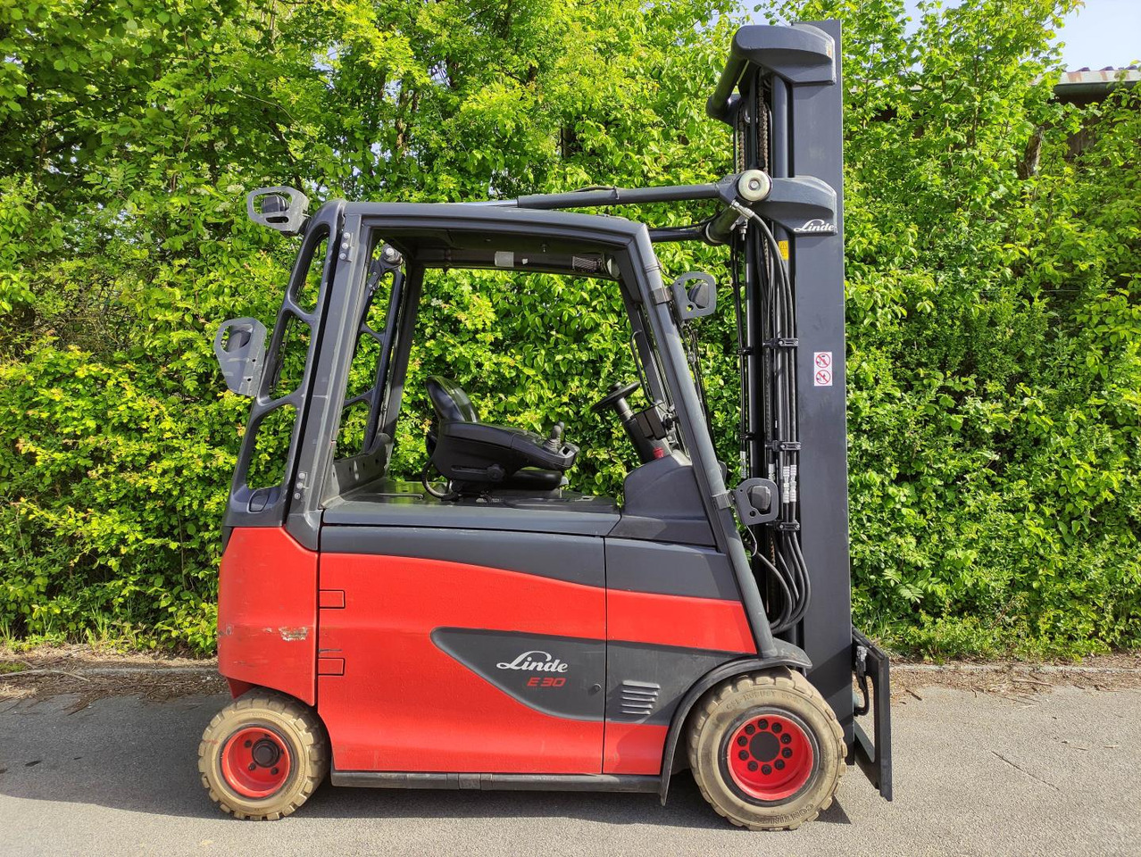 Linde E30HL-01/600-387 - Electric forklift: picture 2 Linde E30HL-01/600-387 - Electric forklift: picture 2
