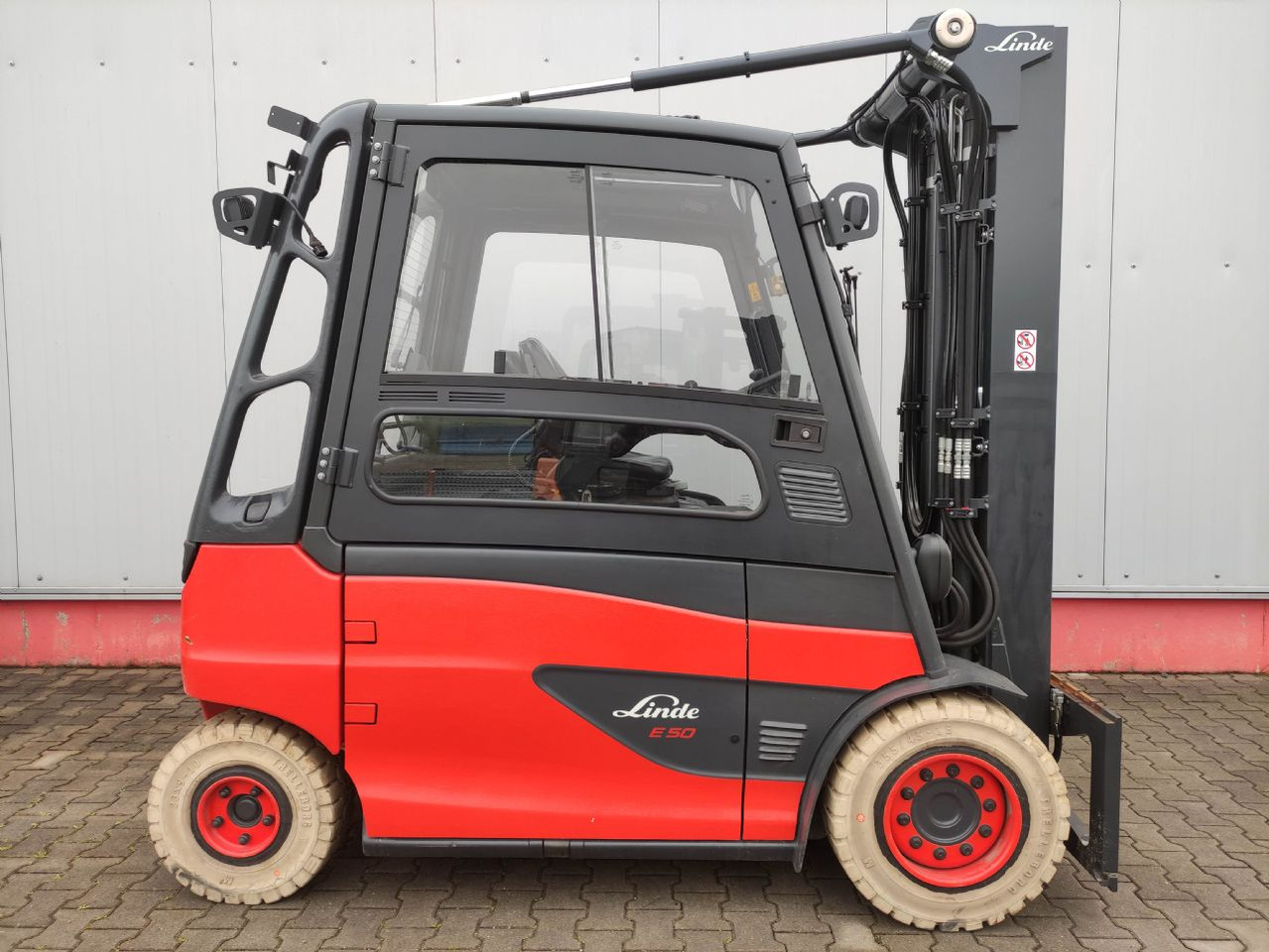 Linde E50HL-01-388 - Electric forklift: picture 2 Linde E50HL-01-388 - Electric forklift: picture 2