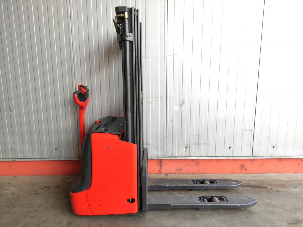 Linde L12i-1172 - Stacker: picture 2 Linde L12i-1172 - Stacker: picture 2