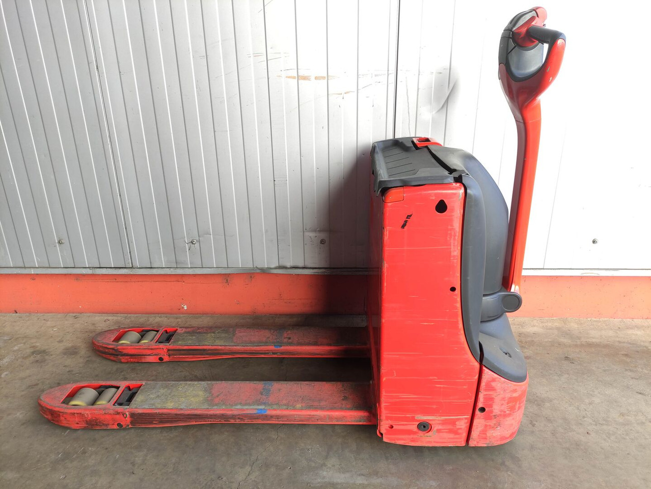 Linde T18-1152 - Pallet truck: picture 1 Linde T18-1152 - Pallet truck: picture 1