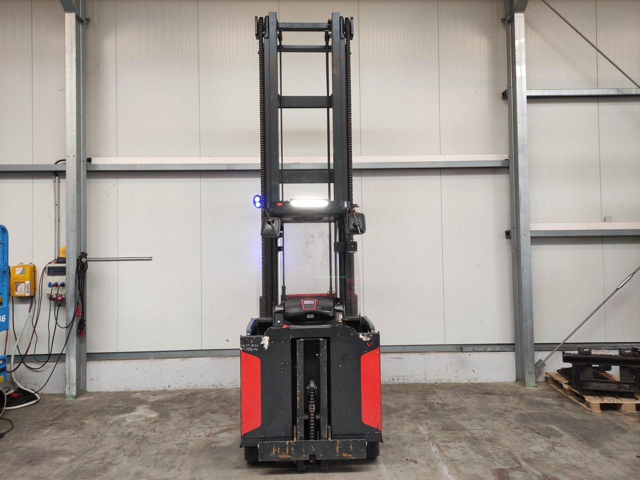 Linde V12 - Order picker: picture 3 Linde V12 - Order picker: picture 3