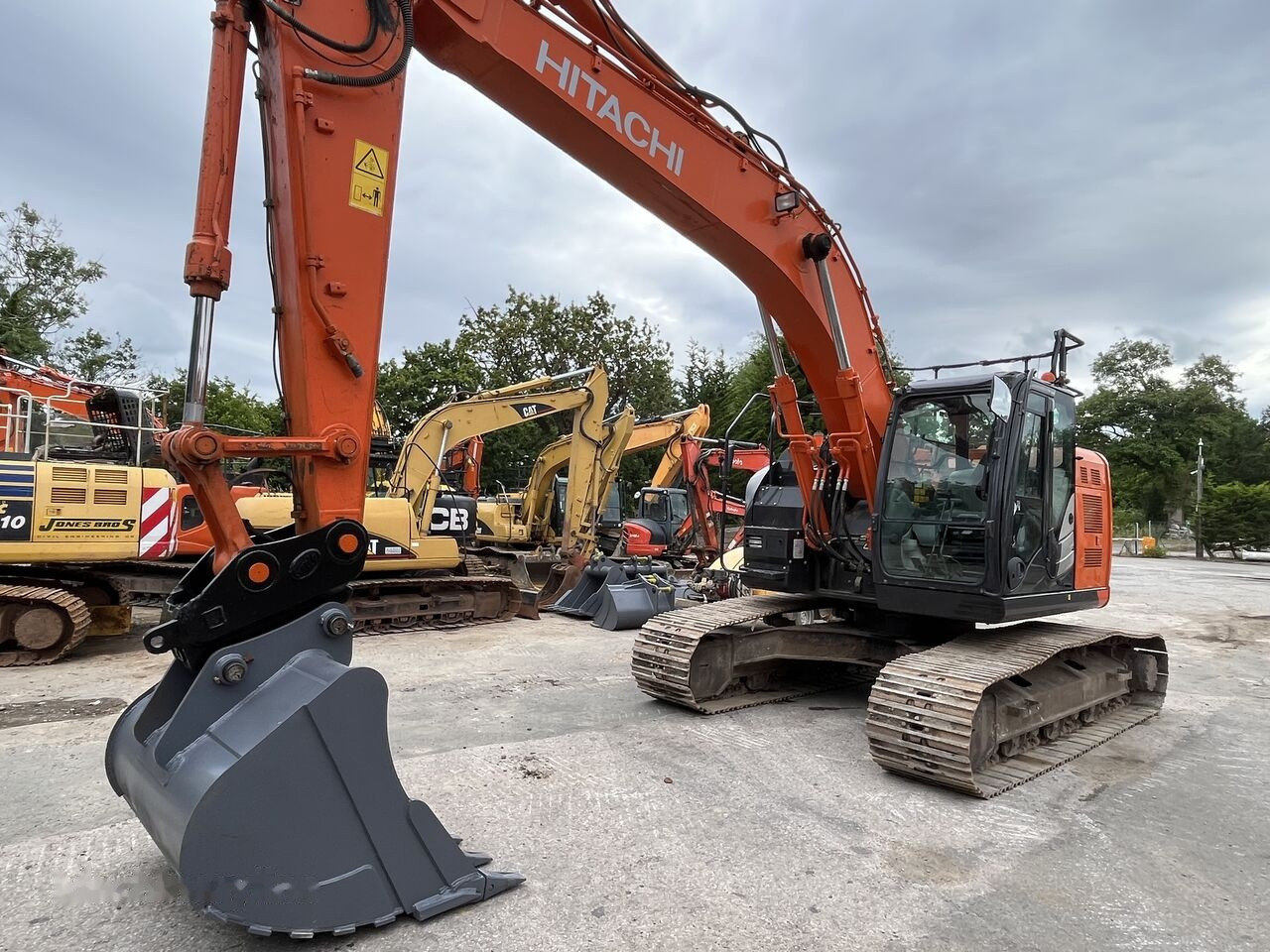 Hitachi ZX225 - Crawler excavator: picture 3 Hitachi ZX225 - Crawler excavator: picture 3