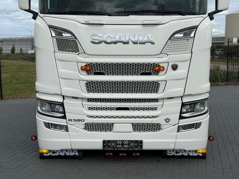 Scania R580 V8 NGS 3.15WB, RETARDER, VOLLUCHT, LEER, LED, KING OF THE ROAD. - Tractor unit: picture 4 Scania R580 V8 NGS 3.15WB, RETARDER, VOLLUCHT, LEER, LED, KING OF THE ROAD. - Tractor unit: picture 4
