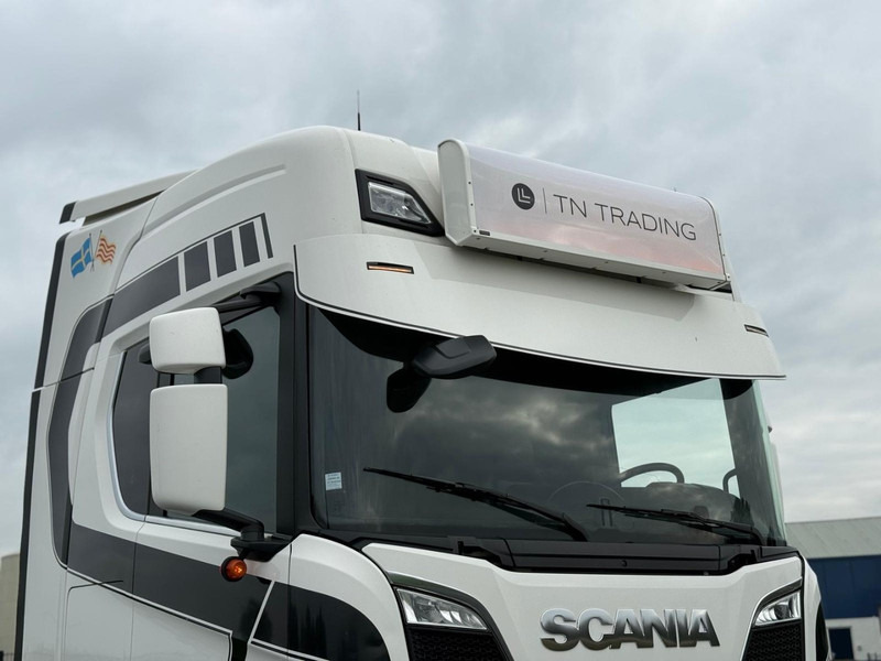 Scania S520 V8 NGS FULL SPOILER, PARK COOLER, FULL AIR, RETARDER, 6 BALLOONS. - Tractor unit: picture 2 Scania S520 V8 NGS FULL SPOILER, PARK COOLER, FULL AIR, RETARDER, 6 BALLOONS. - Tractor unit: picture 2