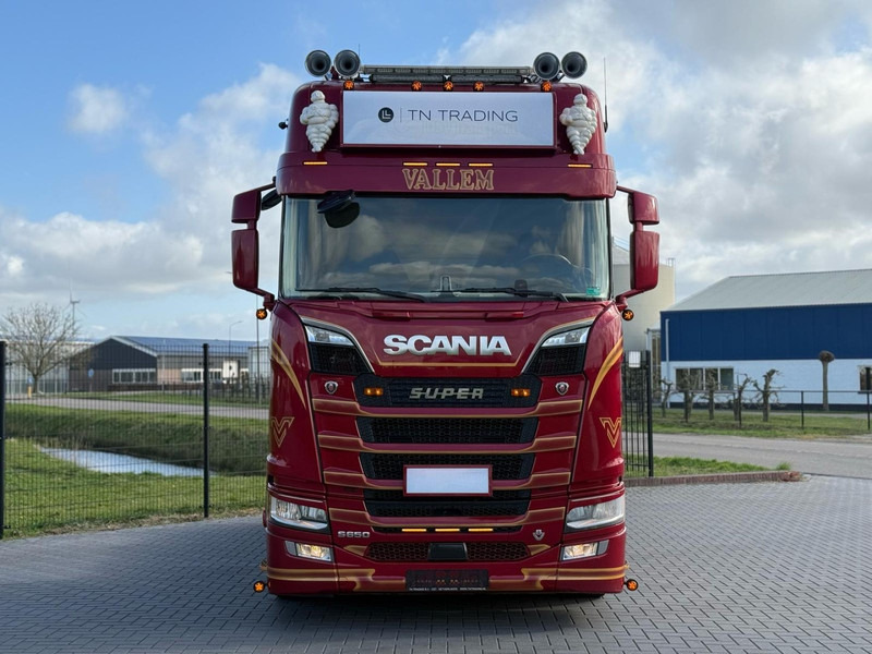 Scania S650 V8 NGS FULL AIR, SHOW, INTERIOR, ALCOA, HYDRAULIC/PTO. - Tractor unit: picture 2 Scania S650 V8 NGS FULL AIR, SHOW, INTERIOR, ALCOA, HYDRAULIC/PTO. - Tractor unit: picture 2