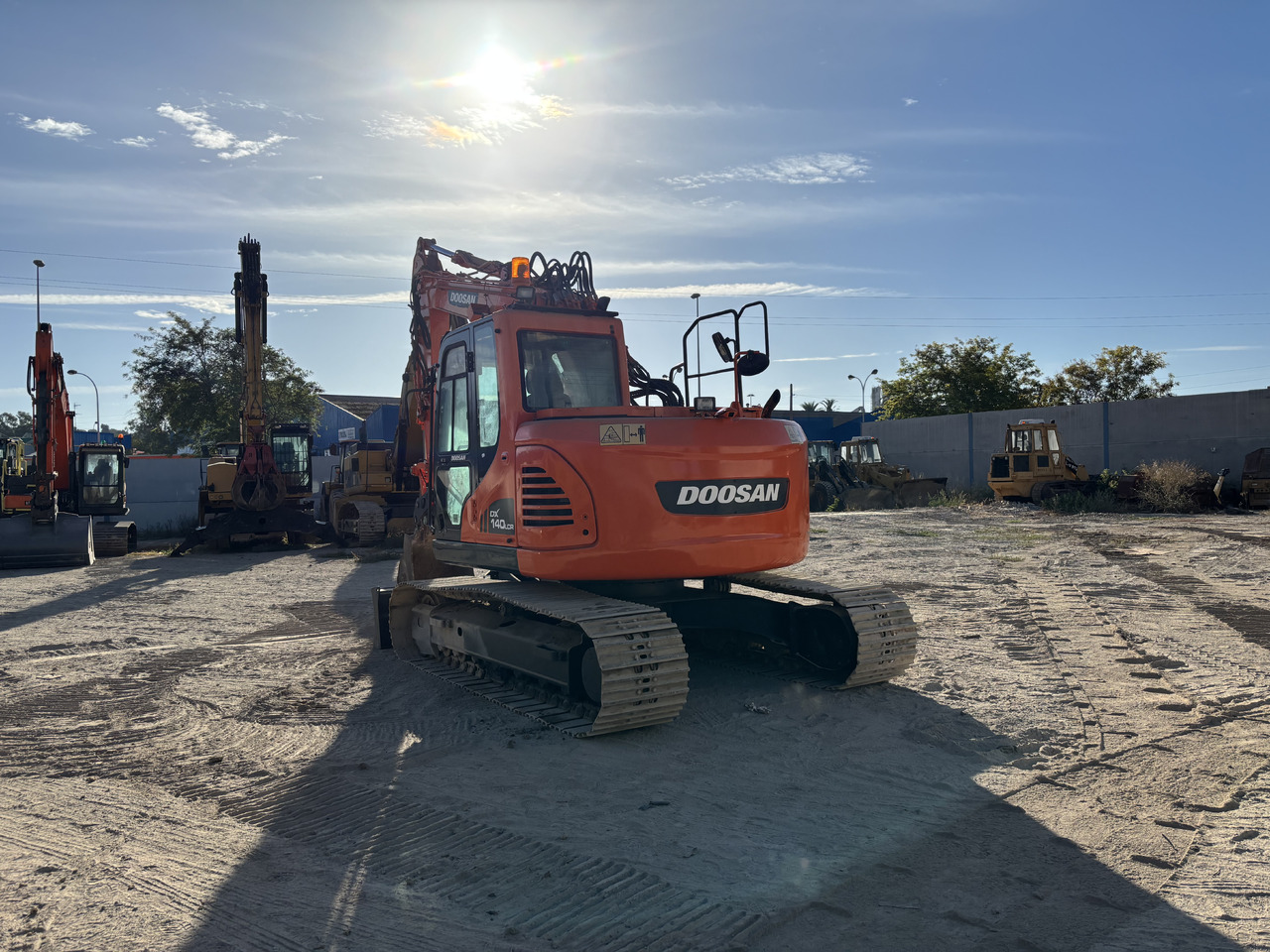 DOOSAN DX140-3 - Crawler excavator: picture 3 DOOSAN DX140-3 - Crawler excavator: picture 3