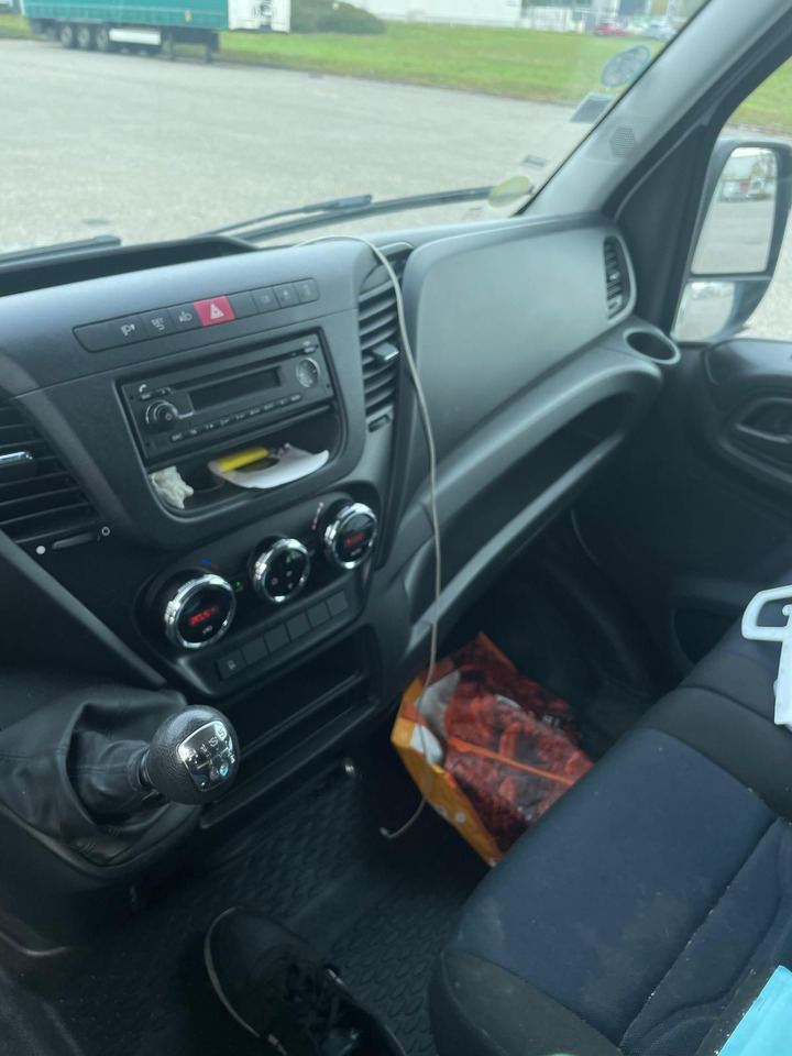 Box van IVECO Dailly 35c16: picture 10