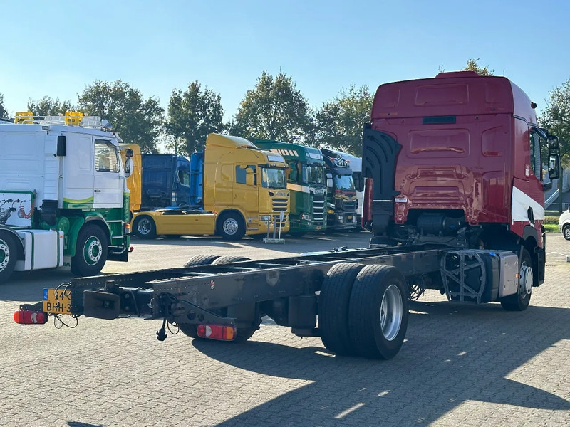 Renault T380 Comfort 4x2 Chassis / Euro 6 / Apk *NL-Truck* - Cab chassis truck: picture 3 Renault T380 Comfort 4x2 Chassis / Euro 6 / Apk *NL-Truck* - Cab chassis truck: picture 3