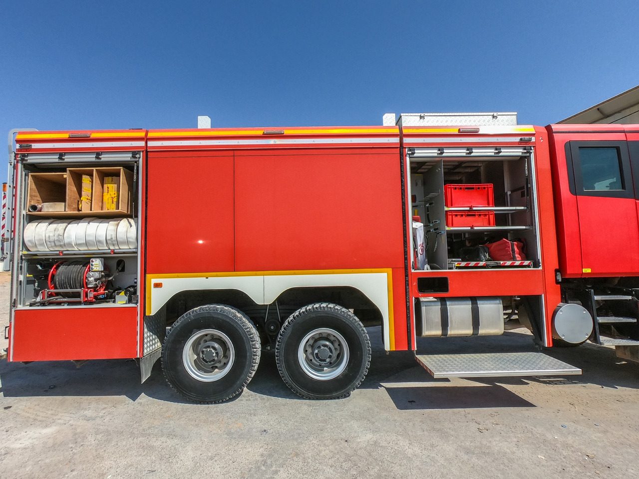 Renault SZCZESNIAK K-500 TLF 9000/1000 6x6 - Fire truck: picture 4 Renault SZCZESNIAK K-500 TLF 9000/1000 6x6 - Fire truck: picture 4