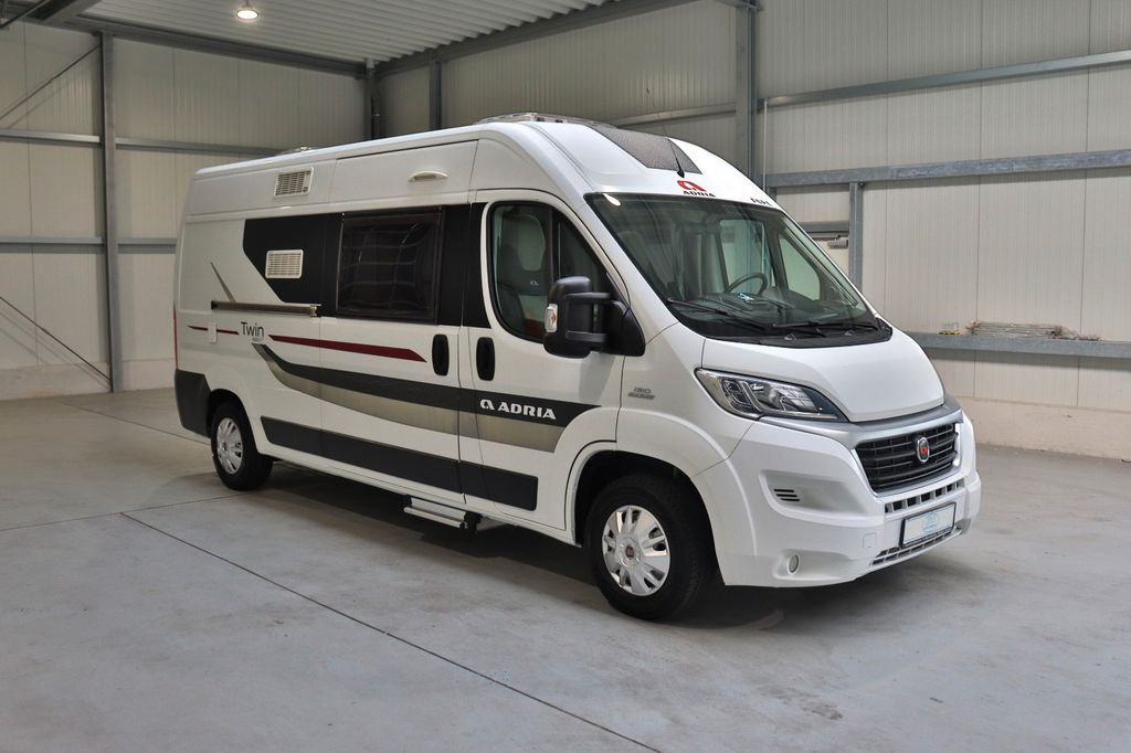 Camper van Adria Twin 600 SPT/Festbett/Klima/erst 17.000 KM: picture 1