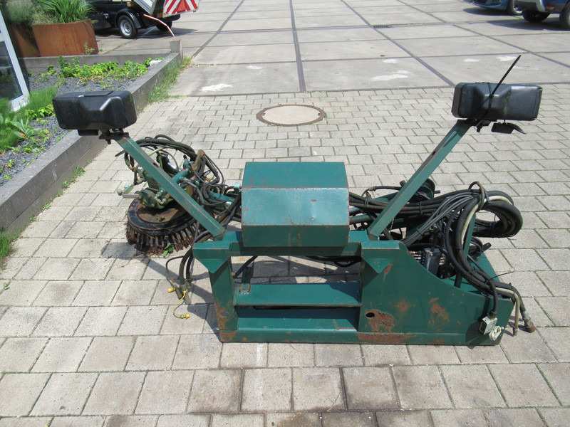 Burtec Borstelarm aanbouw - Broom for Municipal/ Special vehicle: picture 2 Burtec Borstelarm aanbouw - Broom for Municipal/ Special vehicle: picture 2