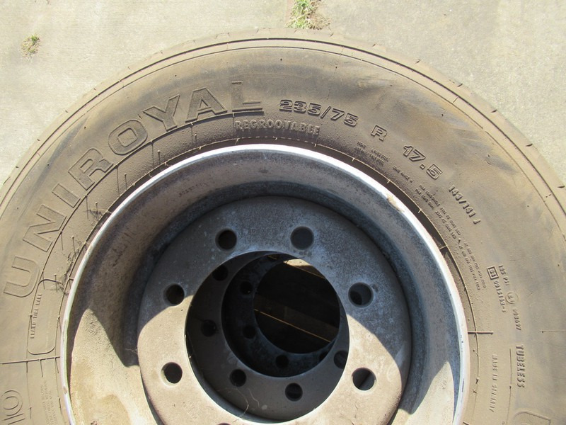 MEFRO 4 x Velg 17.5x6.75 + band Veldhuizen - Wheel and tire package for Truck: picture 2 MEFRO 4 x Velg 17.5x6.75 + band Veldhuizen - Wheel and tire package for Truck: picture 2