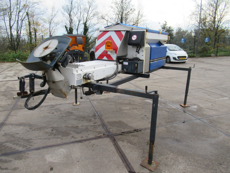 NIDO STRATOS B08-24 PALN Rotopower 0,8m3 + 350L. Salzstreuer Saltspreader Zoutstrooier - Sand/ Salt spreader: picture 2 NIDO STRATOS B08-24 PALN Rotopower 0,8m3 + 350L. Salzstreuer Saltspreader Zoutstrooier - Sand/ Salt spreader: picture 2