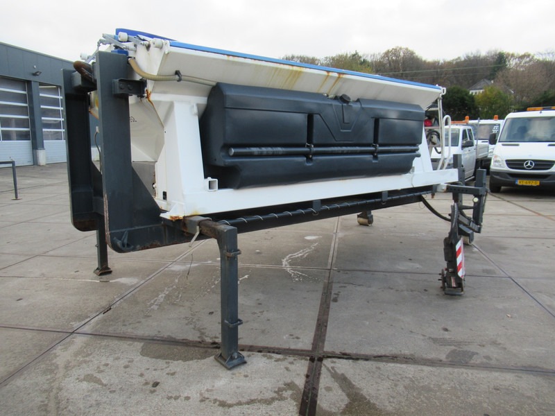 NIDO STRATOS B40-36 PALN-450 Rotopo 4m3 + 2.200L Salzstreuer Saltspreader Zoutstrooier - Sand/ Salt spreader: picture 5 NIDO STRATOS B40-36 PALN-450 Rotopo 4m3 + 2.200L Salzstreuer Saltspreader Zoutstrooier - Sand/ Salt spreader: picture 5