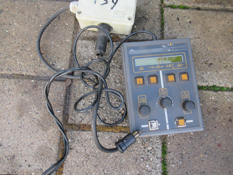 NIDO Stratos B11-18 AWAXN 1,1M3 + 500 L Zoutstrooier Saltzstreuer - Sand/ Salt spreader: picture 3 NIDO Stratos B11-18 AWAXN 1,1M3 + 500 L Zoutstrooier Saltzstreuer - Sand/ Salt spreader: picture 3