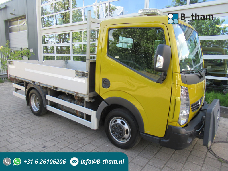 Renault Maxity 2.5DCi 107KW Airco Open laadbak Twist Lock - Flatbed van: picture 1 Renault Maxity 2.5DCi 107KW Airco Open laadbak Twist Lock - Flatbed van: picture 1