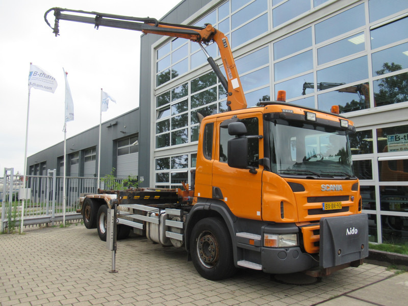 Scania P 320 B 6x2*4 + HMF 835 + HYVA Haakarm - Hook lift truck, Crane truck: picture 2 Scania P 320 B 6x2*4 + HMF 835 + HYVA Haakarm - Hook lift truck, Crane truck: picture 2