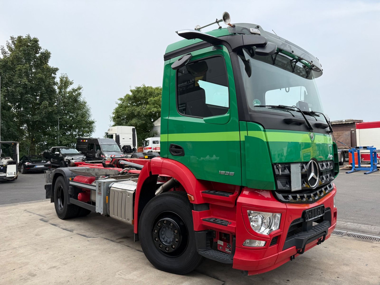 Mercedes-Benz Arocs 1836/10,7L/Hiab Ultima 14S/4x2/Autom./Top - Hook lift truck: picture 4 Mercedes-Benz Arocs 1836/10,7L/Hiab Ultima 14S/4x2/Autom./Top - Hook lift truck: picture 4