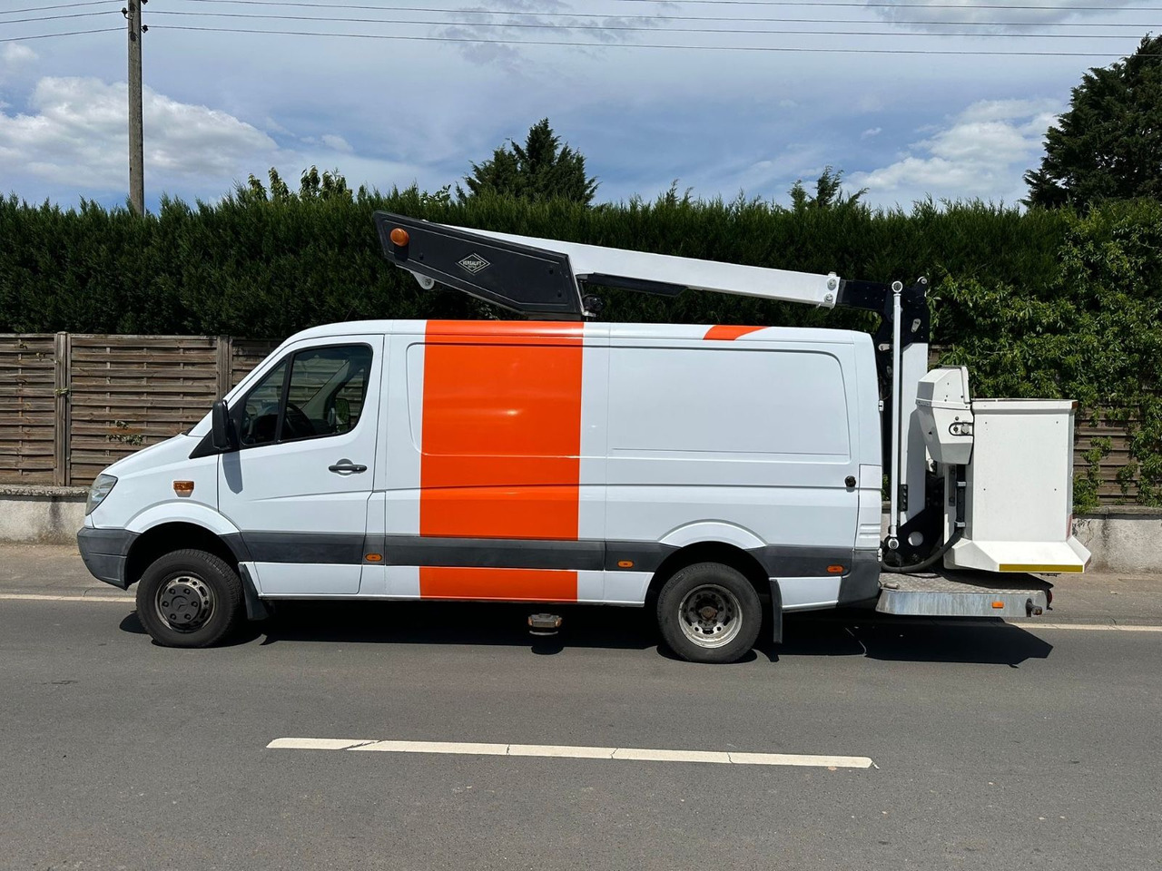 Mercedes-Benz Sprinter 515 CDI 4X4 13,2m Versailift ET-38-LFHD - Truck mounted aerial platform: picture 2 Mercedes-Benz Sprinter 515 CDI 4X4 13,2m Versailift ET-38-LFHD - Truck mounted aerial platform: picture 2