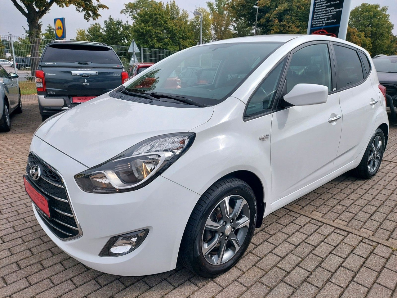 Hyundai ix20 Passion Automatik Klima PDC AHK - Car: picture 4 Hyundai ix20 Passion Automatik Klima PDC AHK - Car: picture 4