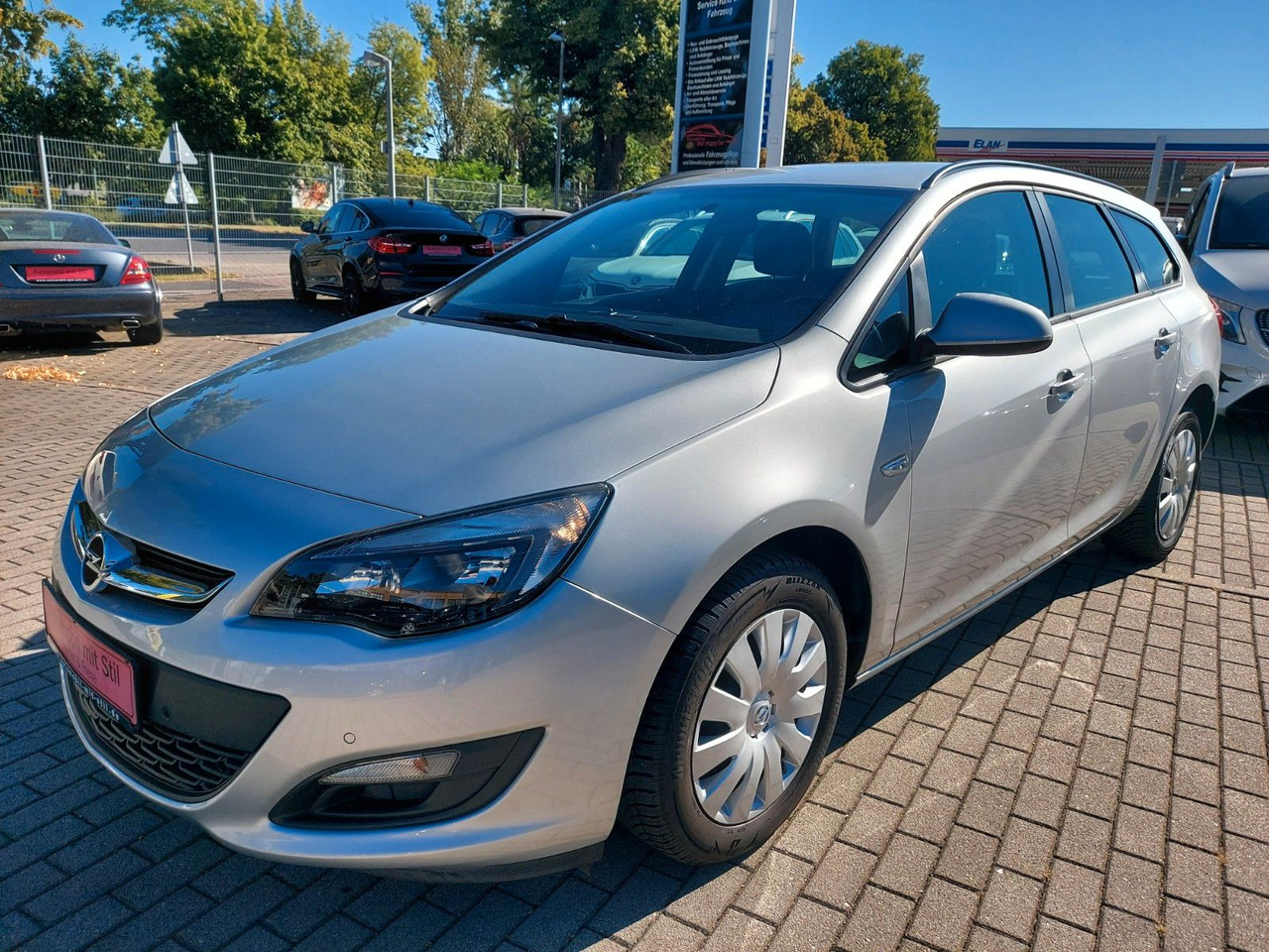 Opel Astra J Sports Tourer Navi Klima Sitzheizung - Station wagon: picture 3 Opel Astra J Sports Tourer Navi Klima Sitzheizung - Station wagon: picture 3