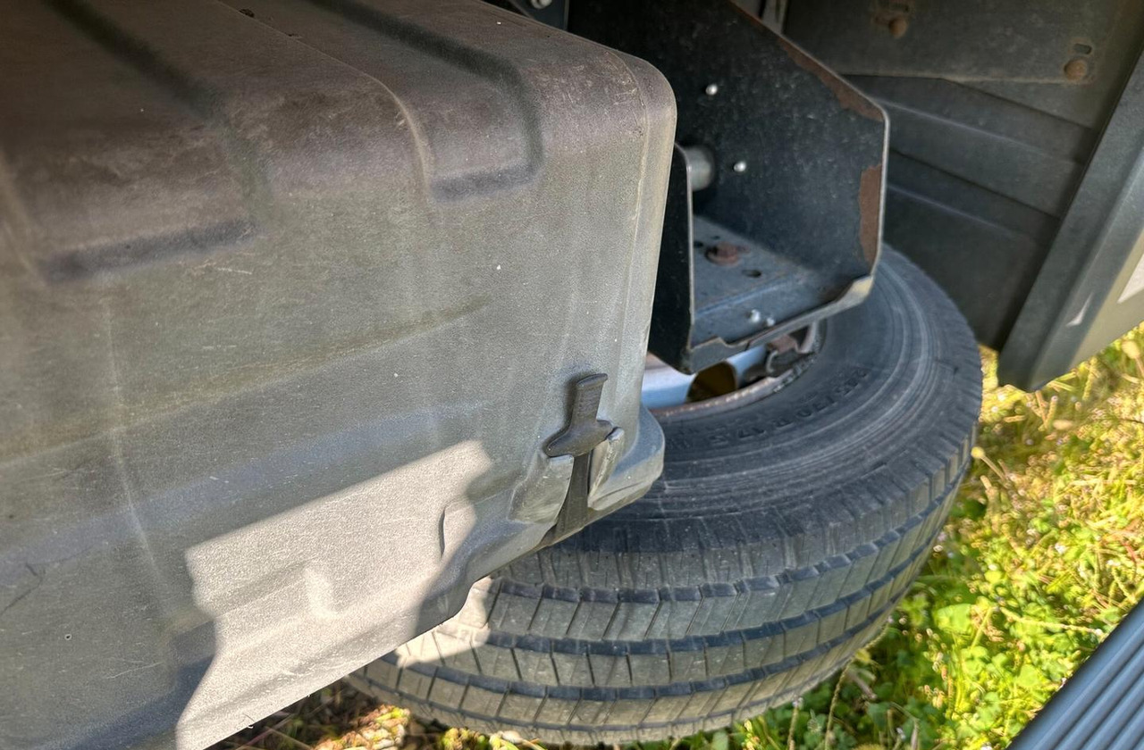 Iveco 120 EL 22 P RIBASSATO CENTINATO EURO 5 - Curtainsider truck: picture 5 Iveco 120 EL 22 P RIBASSATO CENTINATO EURO 5 - Curtainsider truck: picture 5