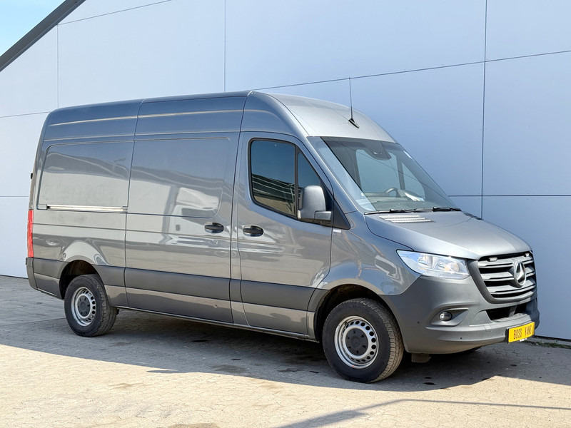 Mercedes-Benz Sprinter 319 1.9 CDI Automaat L2H2 Airco Cruise Control Lane Assist Camera Carplay Dodehoek waarschuwing Parkeersensoren voor achter - Panel van: picture 4 Mercedes-Benz Sprinter 319 1.9 CDI Automaat L2H2 Airco Cruise Control Lane Assist Camera Carplay Dodehoek waarschuwing Parkeersensoren voor achter - Panel van: picture 4