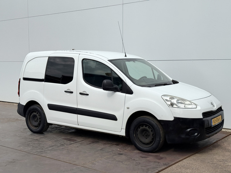 Peugeot Partner 90pk MARGE Trekhaak Airco Extra Set Banden APK Juni-2026 - Small van: picture 4 Peugeot Partner 90pk MARGE Trekhaak Airco Extra Set Banden APK Juni-2026 - Small van: picture 4