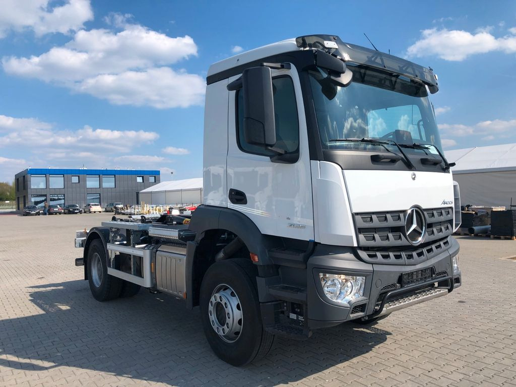 Mercedes-Benz AROCS 2136 Abrollkipper HYVA HKS-12-37-S - Hook lift truck: picture 1 Mercedes-Benz AROCS 2136 Abrollkipper HYVA HKS-12-37-S - Hook lift truck: picture 1