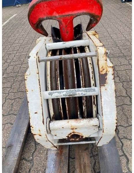 Terex Demag 80t hook block, 3-sheaves 80t. hook block, 3-sheaves, 21mm - Loader crane for Construction machinery: picture 3 Terex Demag 80t hook block, 3-sheaves 80t. hook block, 3-sheaves, 21mm - Loader crane for Construction machinery: picture 3