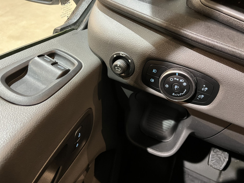 Lease a Ford Transit 350 2.0 TDCI L3H2 Trend 130 PK DC Dubbel Cabine / Euro 6 / Airco / Schuifdeur L + R / Cruise Control / Trekhaak / Camera  / BPM VRIJ !! Ford Transit 350 2.0 TDCI L3H2 Trend 130 PK DC Dubbel Cabine / Euro 6 / Airco / Schuifdeur L + R / Cruise Control / Trekhaak / Camera  / BPM VRIJ !!: picture 12