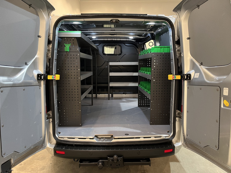 Ford Transit Custom 280 2.0 TDCI L1H1 Trend 130 PK Servicebus / Inrichting / Euro 6 / Airco / PDC / Cruise Control / Navigatie / CarPlay / Trekhaak / 3-Zits / 96.300 KM !! / BPM VRIJ !! - Small van: picture 4 Ford Transit Custom 280 2.0 TDCI L1H1 Trend 130 PK Servicebus / Inrichting / Euro 6 / Airco / PDC / Cruise Control / Navigatie / CarPlay / Trekhaak / 3-Zits / 96.300 KM !! / BPM VRIJ !! - Small van: picture 4
