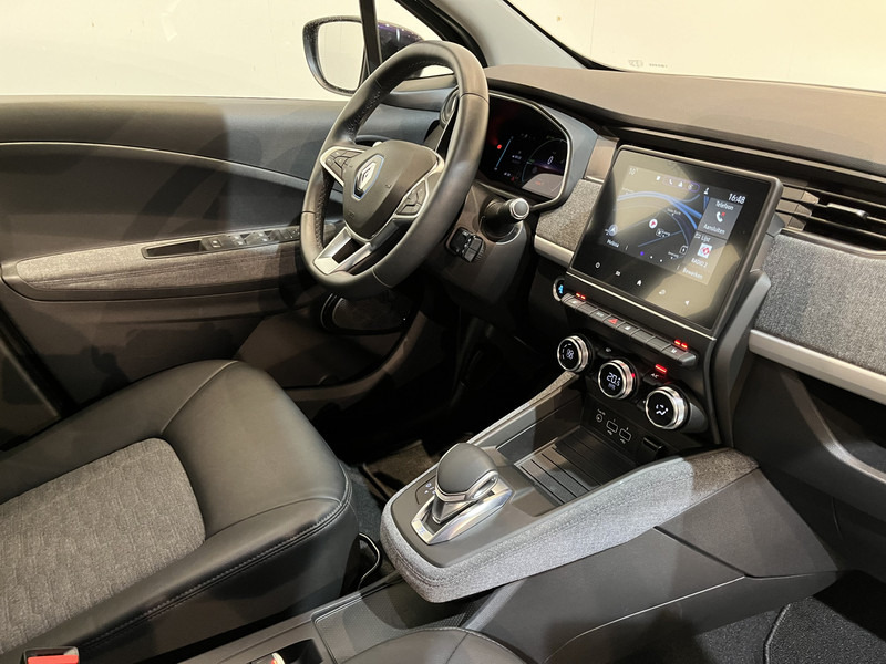 Renault ZOE R110 Experience 52 kWh (Huuraccu) / CarPlay / Camera / Airco / Cruise Control / LMV / Navigatie / 11.000 KM !! Prijs ex BTW € 11.500,- - Hatchback: picture 4 Renault ZOE R110 Experience 52 kWh (Huuraccu) / CarPlay / Camera / Airco / Cruise Control / LMV / Navigatie / 11.000 KM !! Prijs ex BTW € 11.500,- - Hatchback: picture 4
