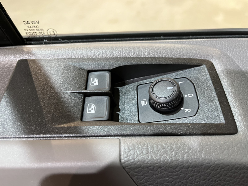 Panel van Volkswagen Crafter 2.0 TDI L3H2 140 PK Automaat / Euro 6 / Airco / Cruise Control / PDC / CarPlay / 3-Zits / NIEUWSTE MODEL / 1.400 KM !!: picture 13