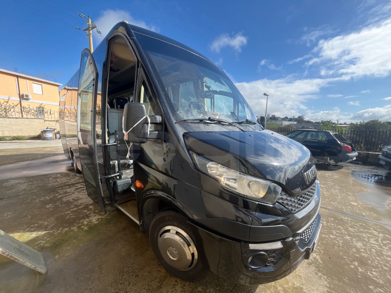 Iveco Daily - Coach: picture 1 Iveco Daily - Coach: picture 1